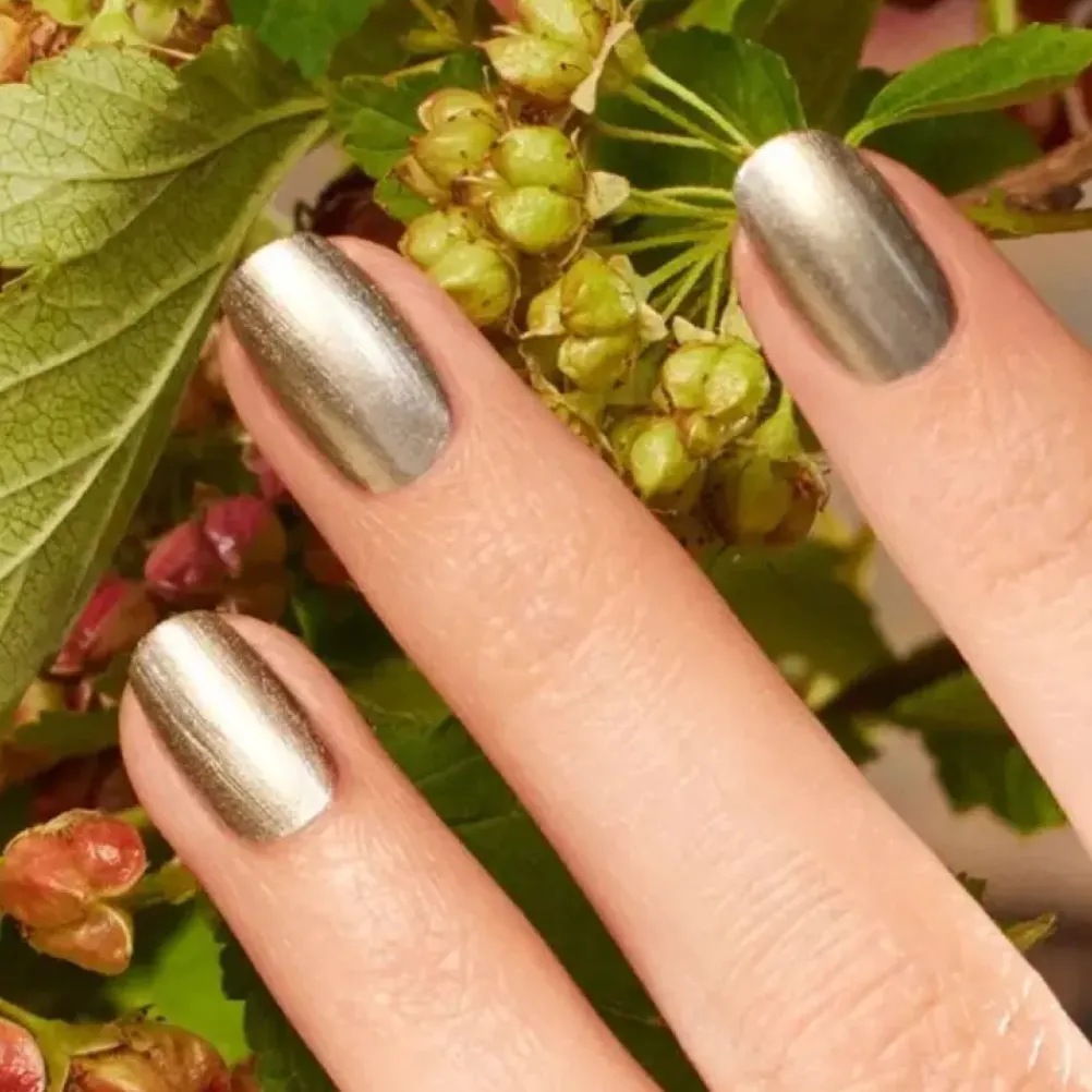GREEN Neglelak Manucurist Metallic