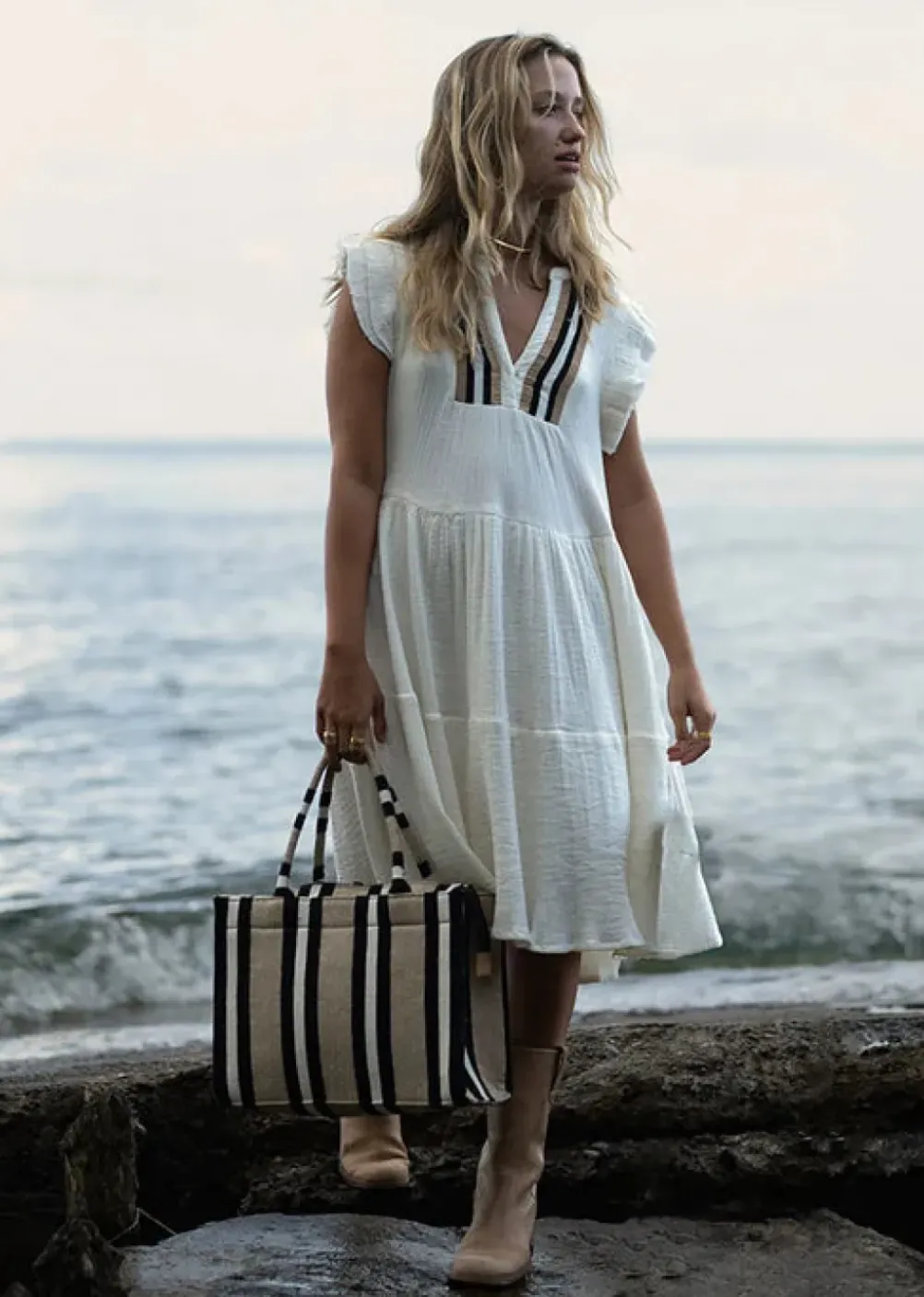 LUNA MOON Mid Tote Svinkloev Black