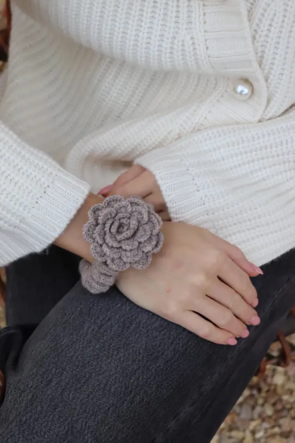 O'TAY Small Scrunchie Flower Light Smoke