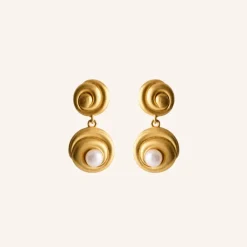 PERNILLE CORYDON Shell Flower Earrings