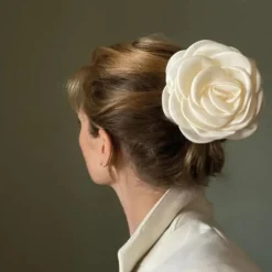 PICO COPENHAGEN Giant Satin Rose Claw Nude